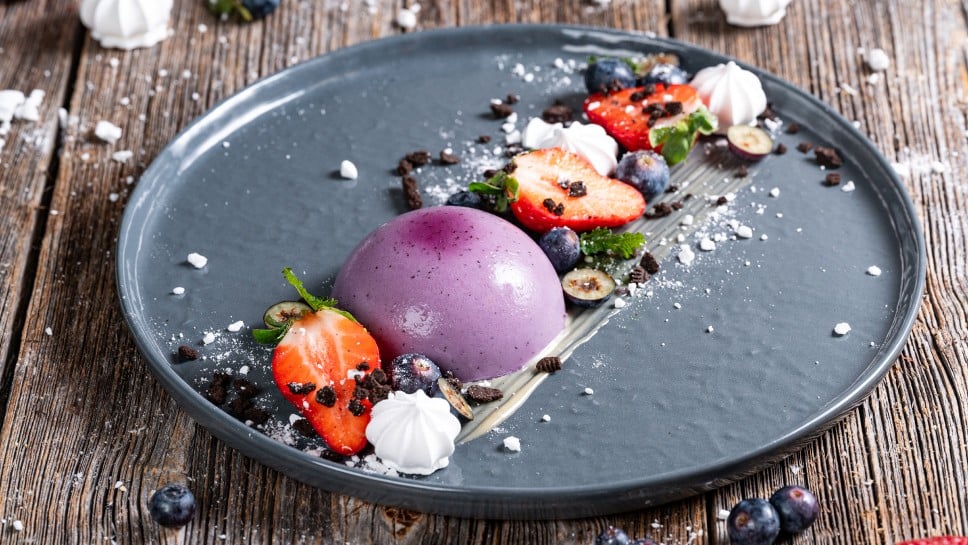 Borovničeva panna cotta - Midva kuhava
