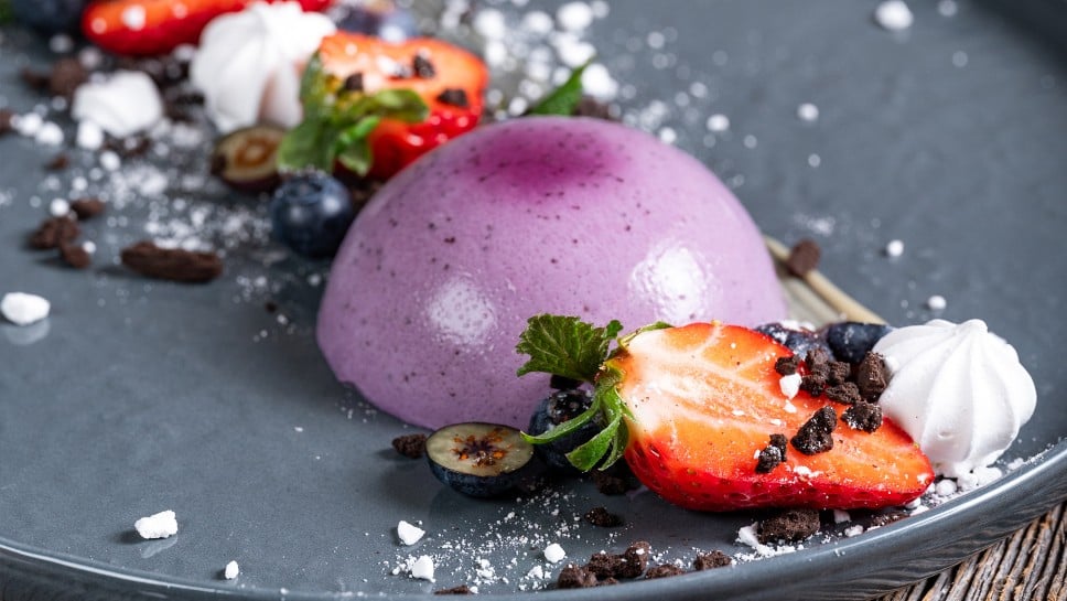 Borovničeva panna cotta - Midva kuhava