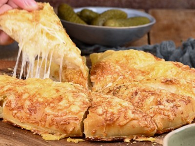 Kruh, polnjen s sirom - Midva kuhava