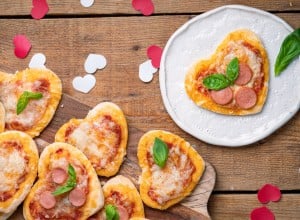 Pica srčki iz jogurtovega testa - Midva kuhava