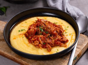 Piščančji ragu s kremno polento - Midva kuhava