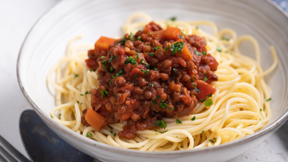 Špageti z lečino bolonjsko omako - Midva kuhava