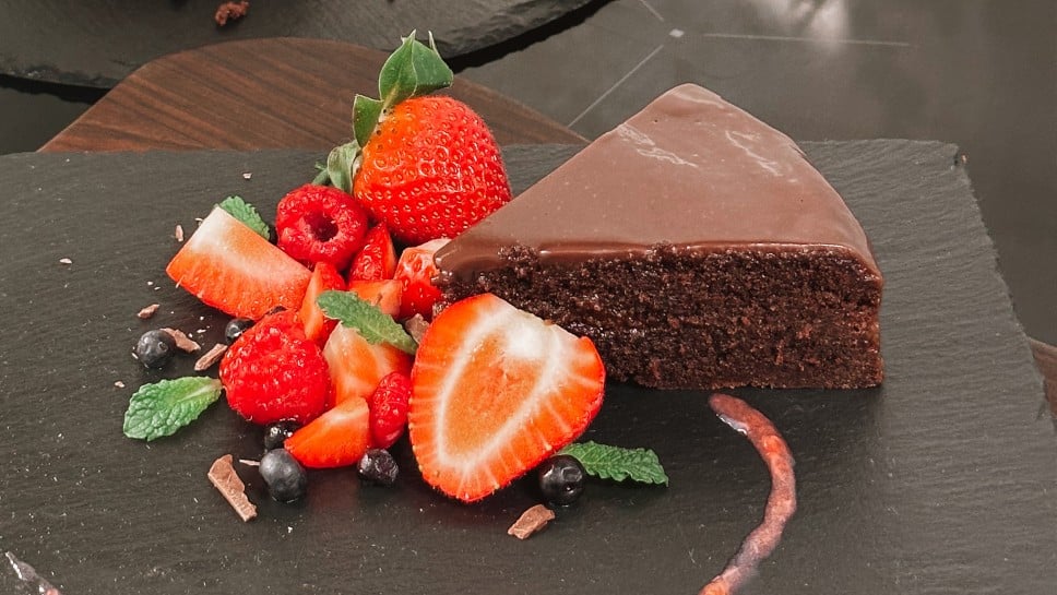 Brownie Sacher torta - Nika Krmec