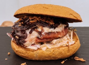 Burger z rastlinskim polpetom - Nika Krmec