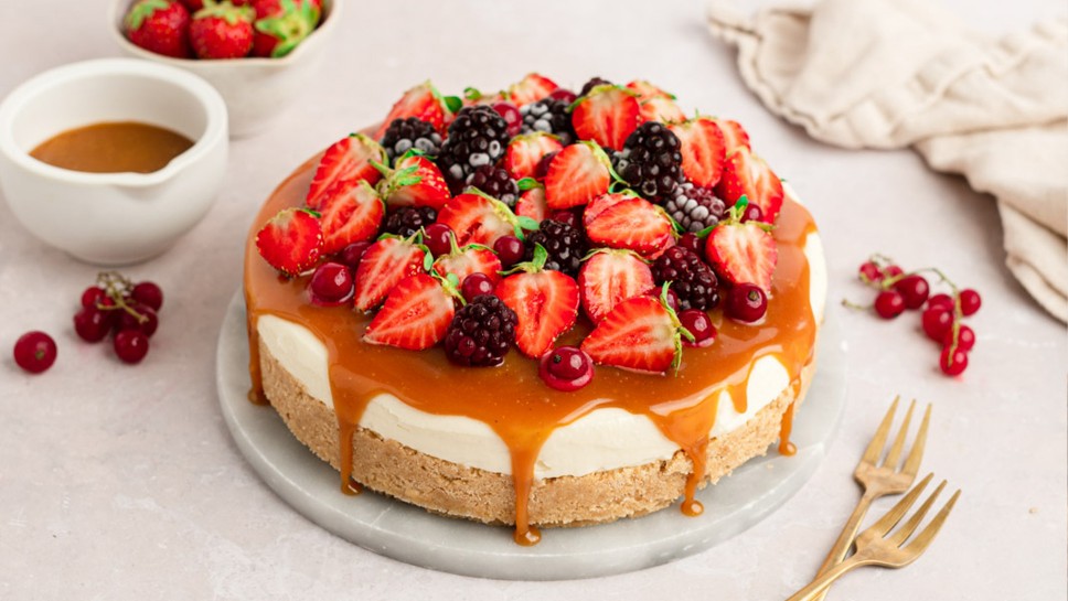 Cheesecake s karamelo brez peke - Nina Zorčič