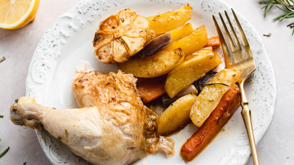 Hrustljav piščanec v pečici s krompirjem - Nina Zorčič, Obroki za vsak žep