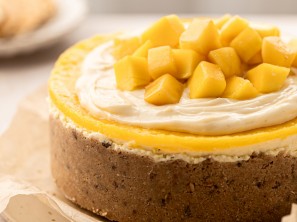 Mango cheesecake brez peke - Nina Zorčič