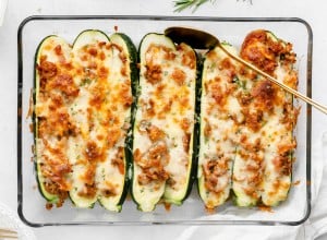 Polnjene bučke z mletim mesom in mozzarello - Nina Zorčič, Obroki za vsak žep