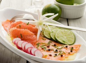 Lososov carpaccio s krebuljičino omako vinaigrette - Spar