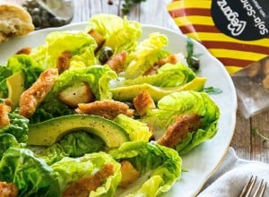 Hrustljava solata s sojinimi koščki in avokadom - Spar