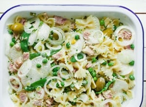 Tunina solata s testeninami in zelenjavo - Spar