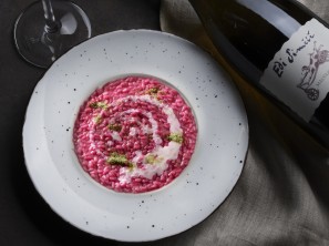 Riž na žlici z rdečo peso in kremo tolminskega sira - Chef Uroš Fakuč