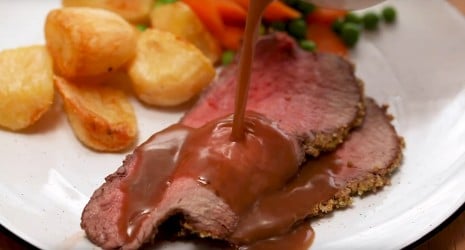 GOVEJA PEČENKA Z OREHOVO SKORJICO - video recept GOVEJA PEČENKA Z OREHOVO SKORJICO - video recept