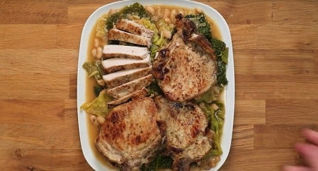 SVINJSKI KOTLETI Z OHROVTOM IN FIŽOLOM - video recept SVINJSKI KOTLETI Z OHROVTOM IN FIŽOLOM - video recept