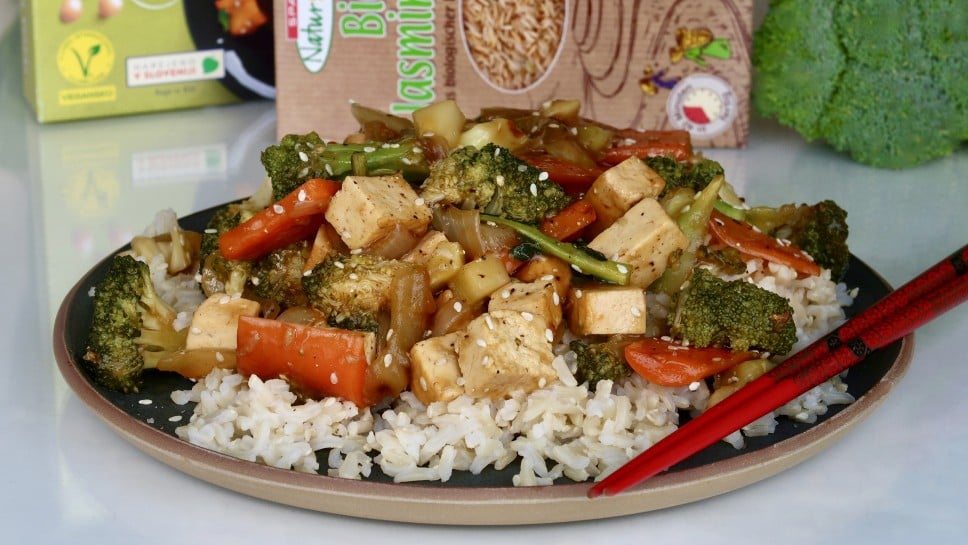 Stir-fry z brokolijem in pečenim tofujem - Žana, Rastline so fine