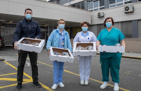 Covid oddelke po Sloveniji razveselili s 70 tortami