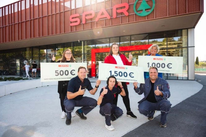 Donacija lokalnim društvom ob otvoritvi nove trgovine SPAR v Portorožu 