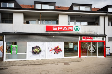 Trgovina •	SPAR partner Slivnica na Mariborski cesti 28, Orehova vas