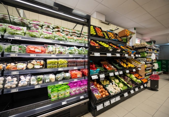 Trgovina SPAR partner v Novi vasi na Blokah sadje in zelenjava