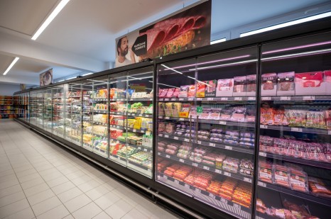 Notranjost trgovine SPAR partner v Velikih Laščah