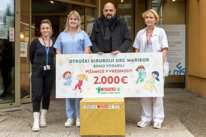 Otroški kirurgiji UKC Maribor so v Sparu priskrbeli nove pižame