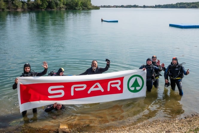 Potapljači in šolarji združili moči pri čiščenju Soboškega jezera