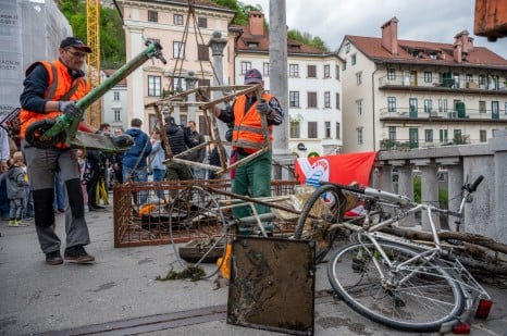 Vse nabrane smeti so odnesli delavci KPL Ljubljana
