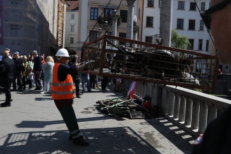 Potapljači med 35. čistilno akcijo iz Ljubljanice odstranili 800 kg odpadkov