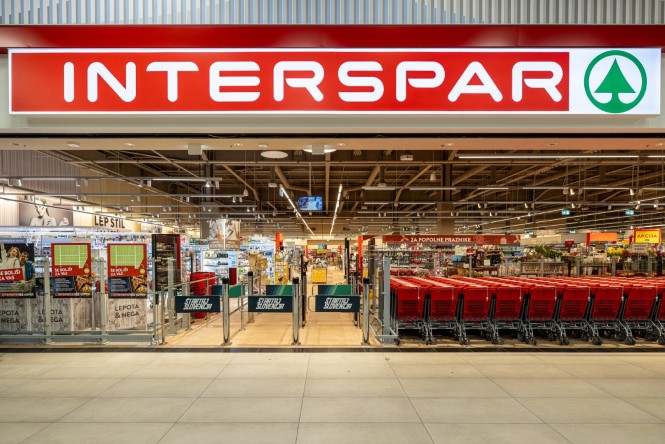 Vhod v trgovino INTERSPAR