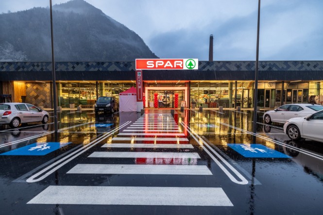 Prenovljen SPAR v Tržiču - zunanji izgled