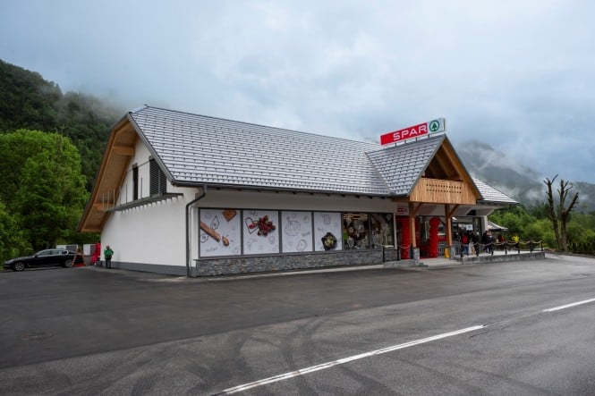 Nova trgovina SPAR partner Gozd Martuljek pogled od zunaj