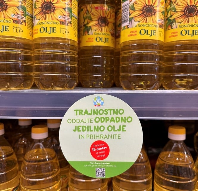 Na oddajo odpadnega jedilnega olja vas spomnijo tudi v trgovini