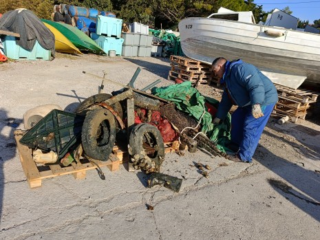 Spar in Zavod YouSea: v prvem čiščenju morskih travnikov odstranili 380 kilogramov odpadkov