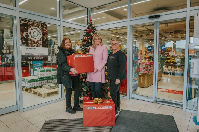 Spar Slovenija je otrokom v stiski praznike polepšal z igračami