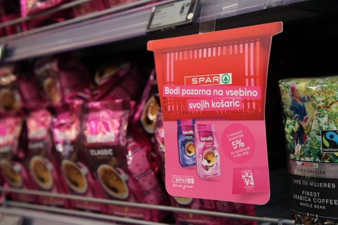 SPAR Slovenija s 1500 nakupovalnimi košaricami opozarja na 1500 žensk, ki vsako leto zbolijo za rakom dojk