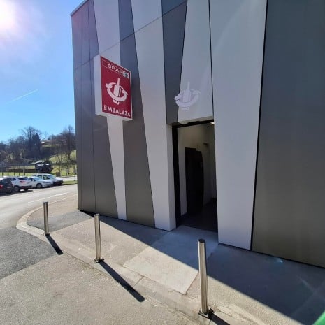 Zbiralnik odpadnega jedilnega olja pred Sparom Zagorje
