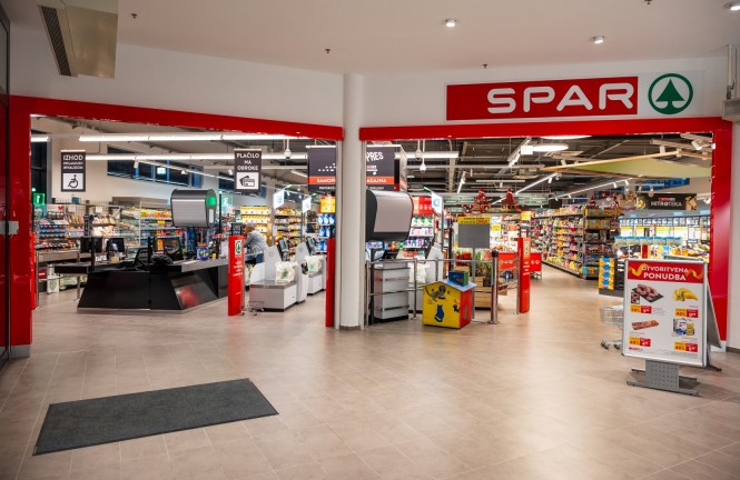 SPAR v Hrastniku s prenovljeno podobo ponovno odprl svoja vrata Podjetje SPAR Slovenija je obstoječi supermarket v Hrastniku prenovil v slabih dveh mesecih