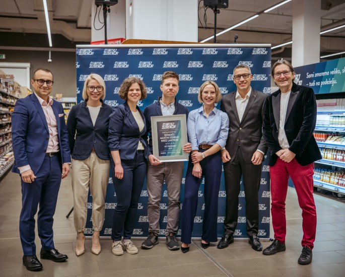 Zmagovalna podjetniška ekipa Pustotnik s partnerji projekta