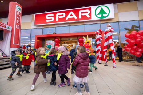 Otvoritev trgovine SPAR Ajdovščina, nastop otrok iz vrtca Ajdovščina