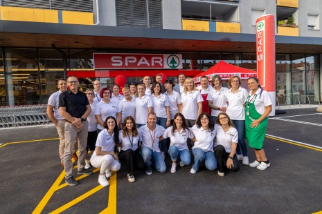 Zaposleni v trgovini SPAR Magdalena