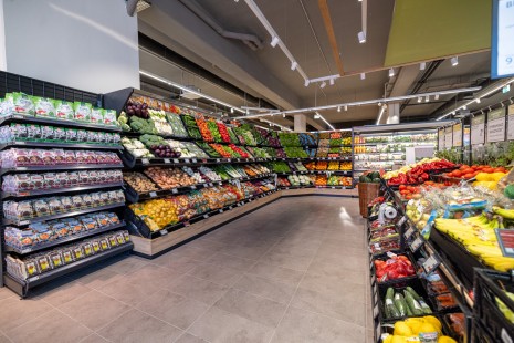 SPAR Magdalena - notranjost trgovine oddelek sadja in zelenjave