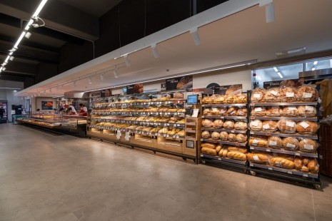 SPAR Magdalena - notranjost trgovine pekovski oddelek