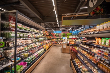 Notranjost trgovine SPAR Portorož