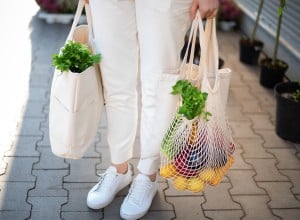 Dobro zame, članek DELO - ZDRAVJE 2022, Izogibajmo se plastiki