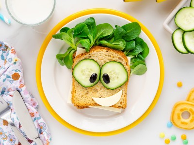Toast z zelenjavo in sirom, imitacija smeškota