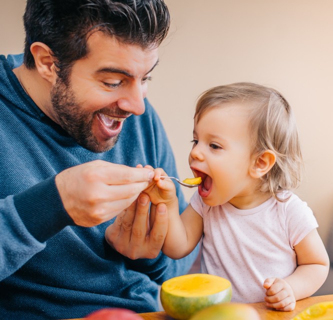 Mlade družine, Kako uvajati gosto hrano, da bo malčku v veselje - barvita raznolikost hrane odpira usta
