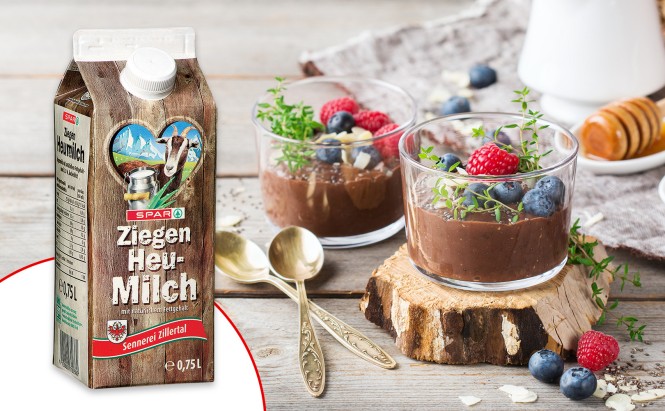 Chia puding s kozjim mlekom SPAR kozje mleko s kozarčkom chia semen in svežim sadjem.