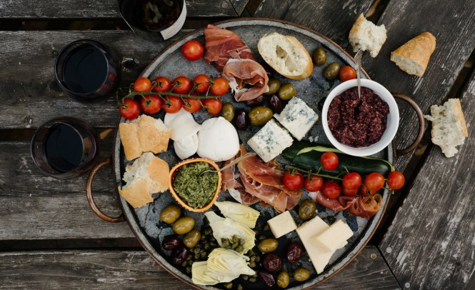 SPAR Vinoteka - Vino in hrana v ubranem duetu 