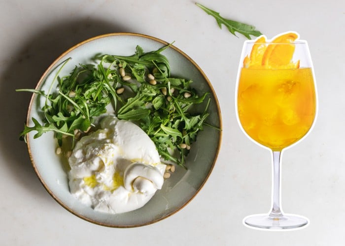 LIMONCELLO SPRITZ ob spremljavi burrate z limonino soljo, pistacijami in oljčnim oljem