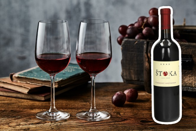 Rdeče vino Cabernet sauvignon Štoka in 2 kozarca rdečega vina